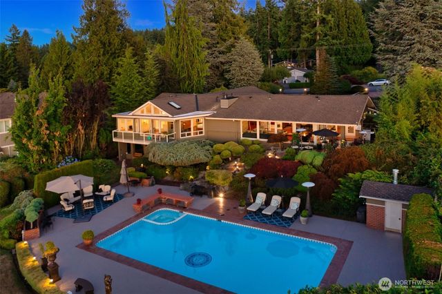 8723 Talbot Road, Edmonds, WA 98026