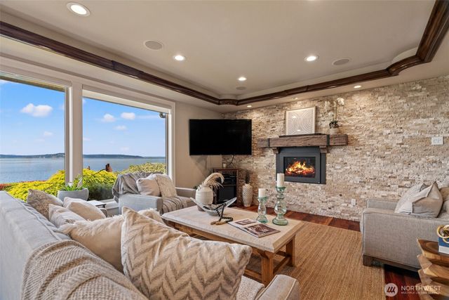 8723 Talbot Road, Edmonds, WA 98026