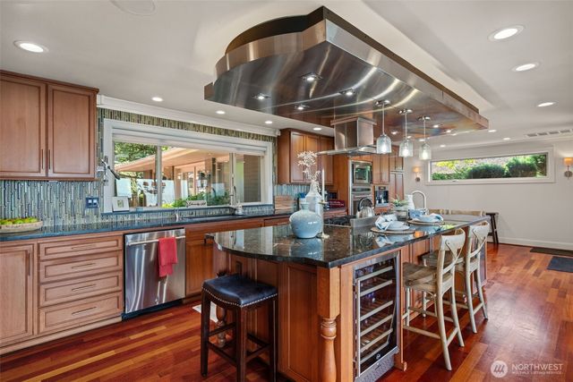 8723 Talbot Road, Edmonds, WA 98026