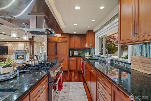 8723 Talbot Road, Edmonds, WA 98026