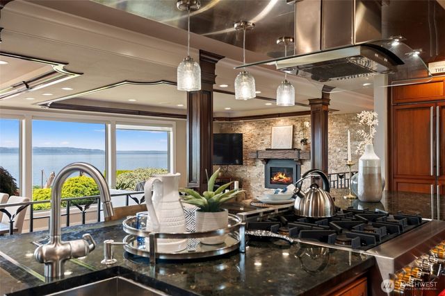 8723 Talbot Road, Edmonds, WA 98026