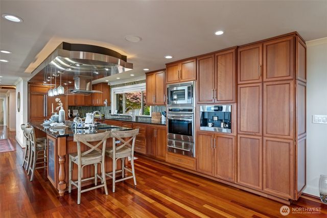 8723 Talbot Road, Edmonds, WA 98026