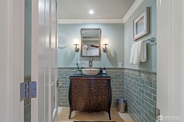 8723 Talbot Road, Edmonds, WA 98026