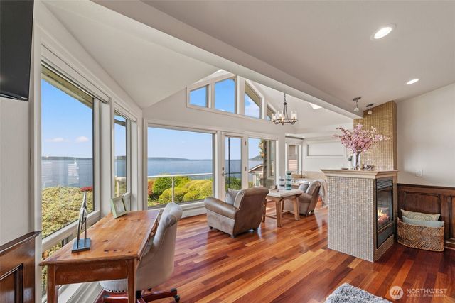 8723 Talbot Road, Edmonds, WA 98026