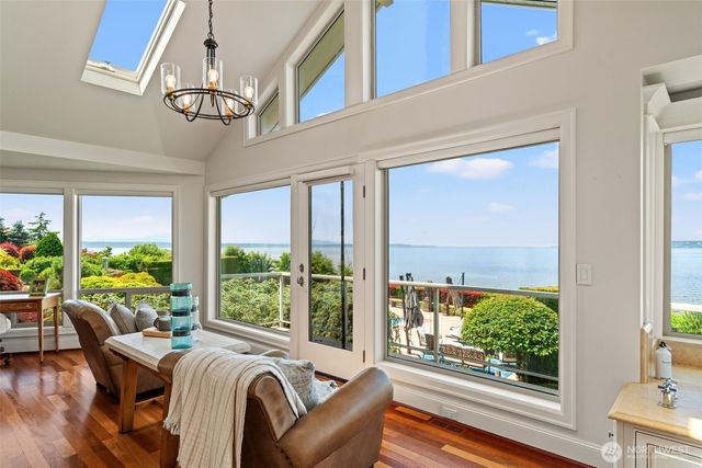 8723 Talbot Road, Edmonds, WA 98026