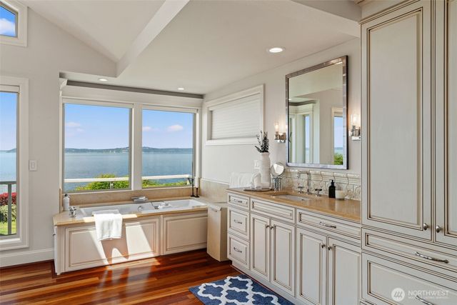 8723 Talbot Road, Edmonds, WA 98026