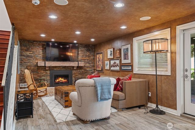 8723 Talbot Road, Edmonds, WA 98026