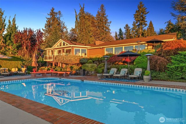 8723 Talbot Road, Edmonds, WA 98026