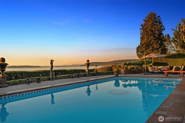 8723 Talbot Road, Edmonds, WA 98026