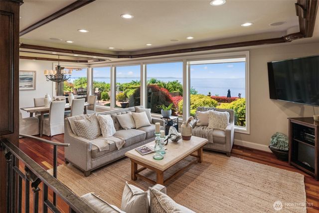 8723 Talbot Road, Edmonds, WA 98026