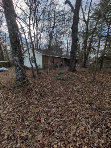 71 Oakwood Ln, Tullahoma, TN 37388