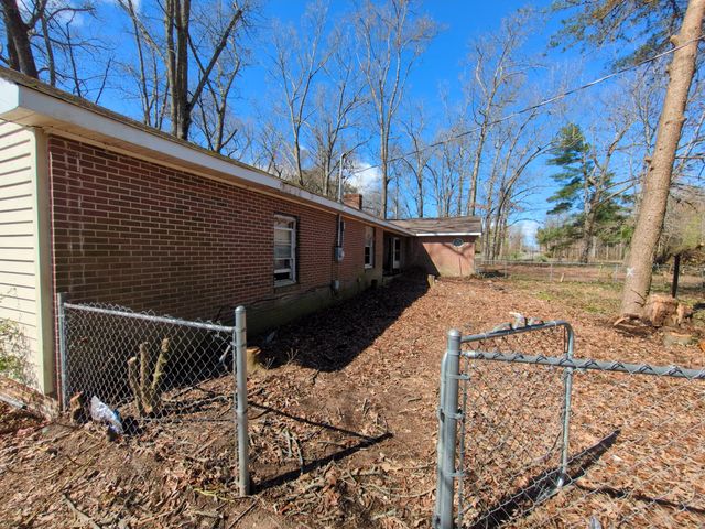 71 Oakwood Ln, Tullahoma, TN 37388