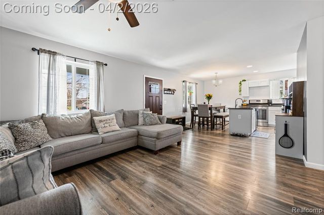 623 Columbia Street, Algonac, MI 48001