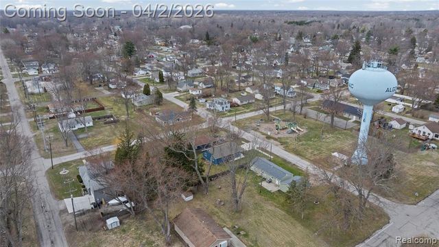 623 Columbia Street, Algonac, MI 48001