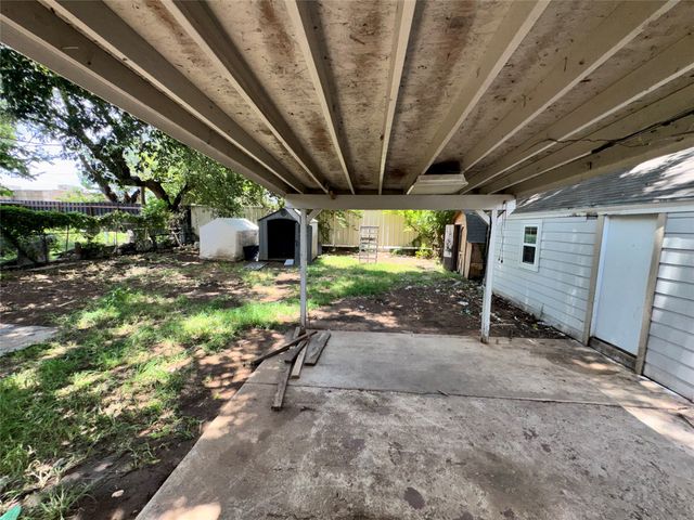 127 Blevins Street, Fort Worth, TX 76111