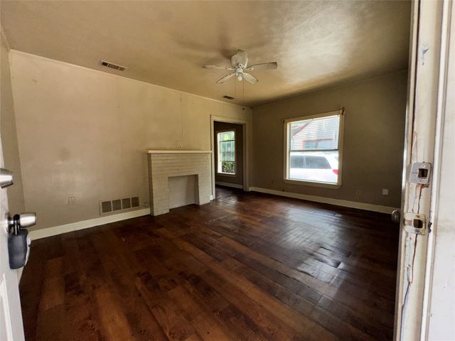 127 Blevins Street, Fort Worth, TX 76111