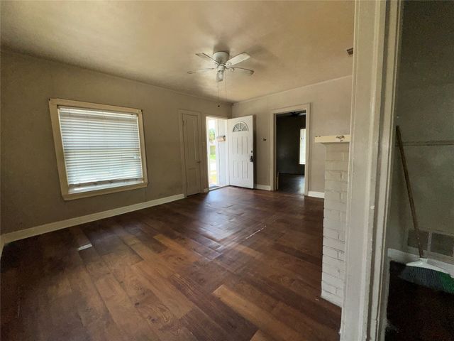 127 Blevins Street, Fort Worth, TX 76111