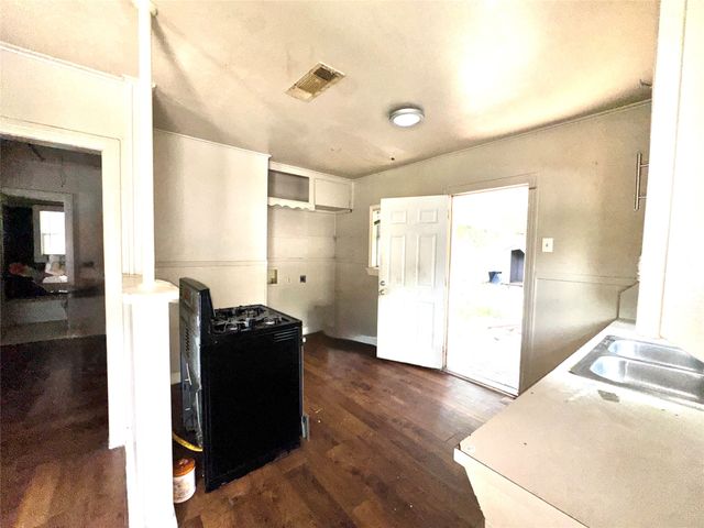 127 Blevins Street, Fort Worth, TX 76111