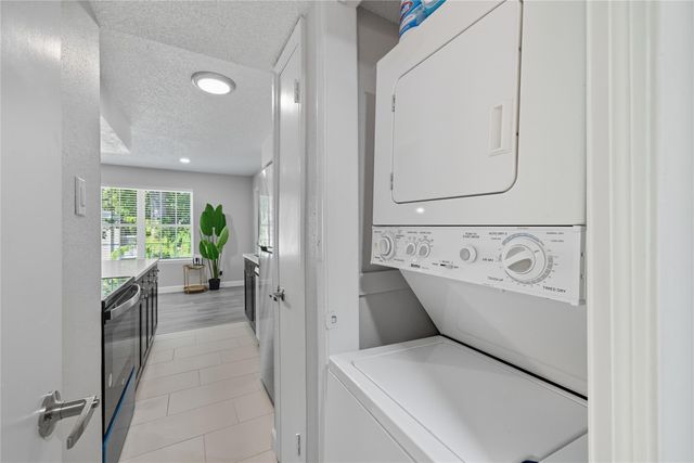 2750 Holly Hall Street 508, Houston, TX 77054