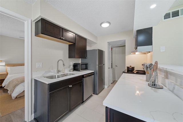 2750 Holly Hall Street 508, Houston, TX 77054