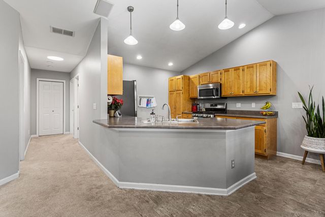 1202 Edgeview Drive, Mahomet, IL 61853