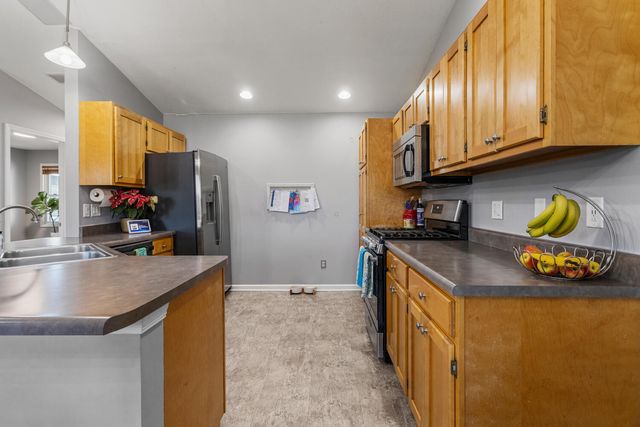 1202 Edgeview Drive, Mahomet, IL 61853