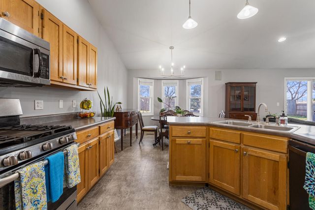 1202 Edgeview Drive, Mahomet, IL 61853