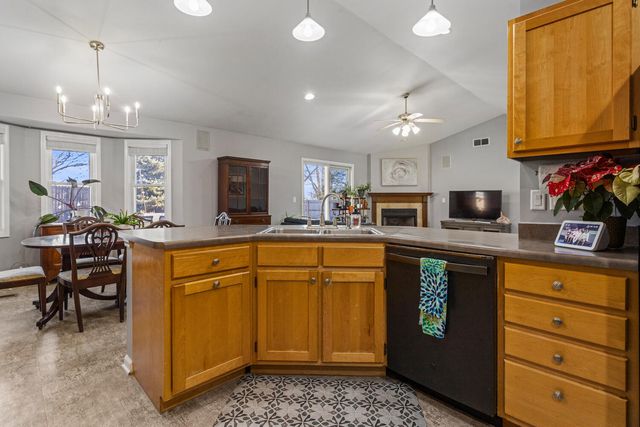 1202 Edgeview Drive, Mahomet, IL 61853