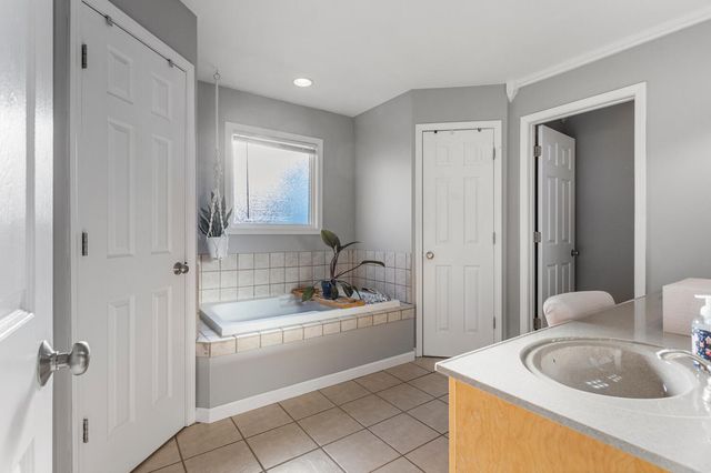 1202 Edgeview Drive, Mahomet, IL 61853