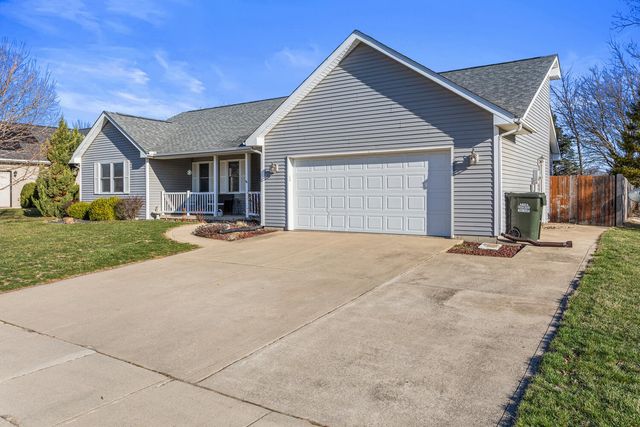 1202 Edgeview Drive, Mahomet, IL 61853
