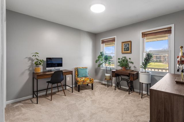 1202 Edgeview Drive, Mahomet, IL 61853