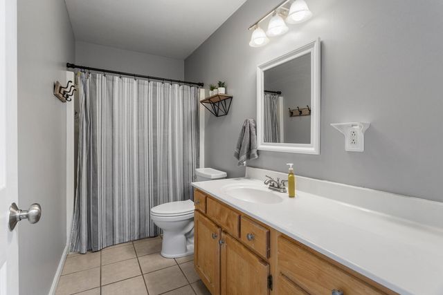 1202 Edgeview Drive, Mahomet, IL 61853