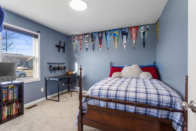 1202 Edgeview Drive, Mahomet, IL 61853