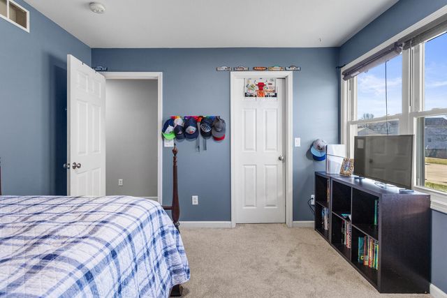 1202 Edgeview Drive, Mahomet, IL 61853