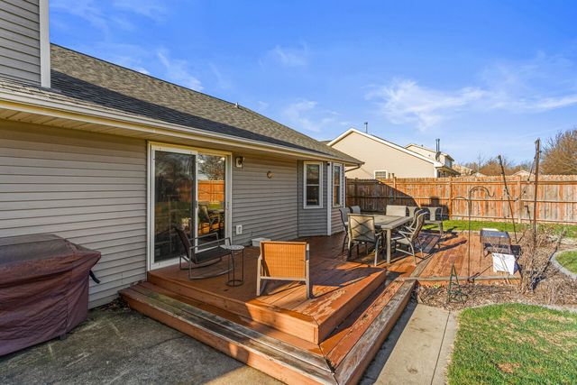 1202 Edgeview Drive, Mahomet, IL 61853