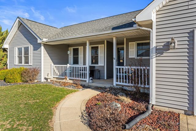 1202 Edgeview Drive, Mahomet, IL 61853