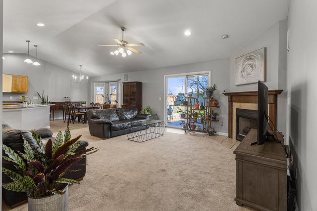 1202 Edgeview Drive, Mahomet, IL 61853