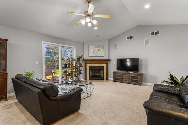 1202 Edgeview Drive, Mahomet, IL 61853