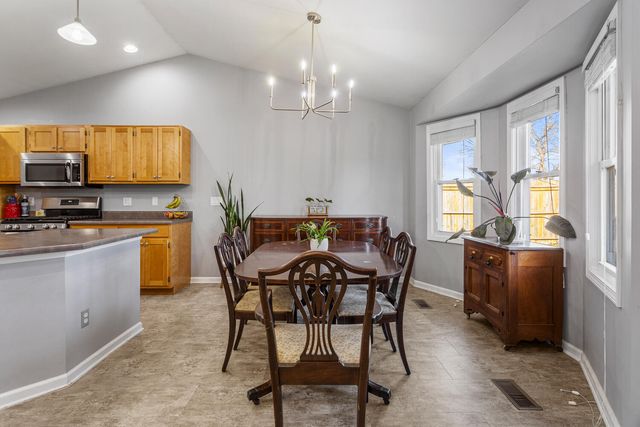 1202 Edgeview Drive, Mahomet, IL 61853