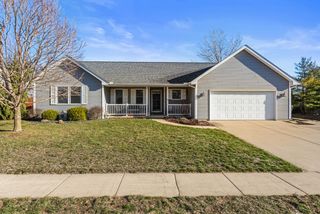 1202 Edgeview Drive, Mahomet, IL 61853