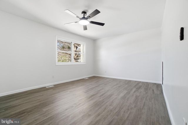 28 MELWOOD CT, Sicklerville, NJ 08081