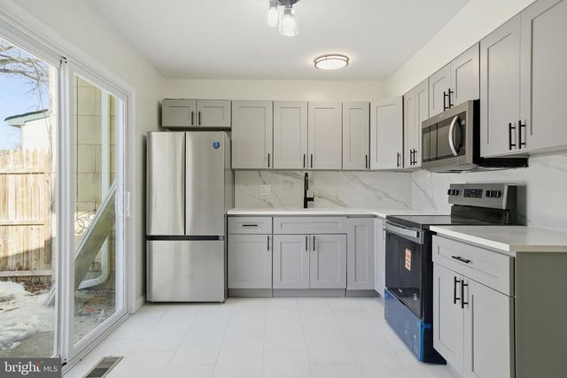 28 MELWOOD CT, Sicklerville, NJ 08081