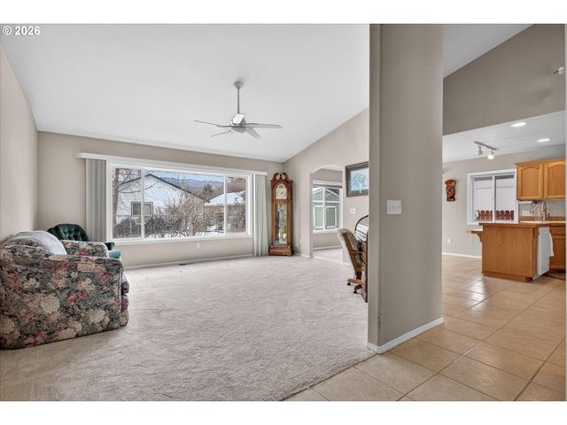 2410 E N Ave, La Grande, OR 97850