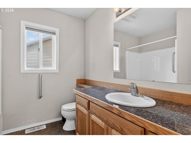 2410 E N Ave, La Grande, OR 97850