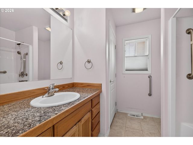 2410 E N Ave, La Grande, OR 97850