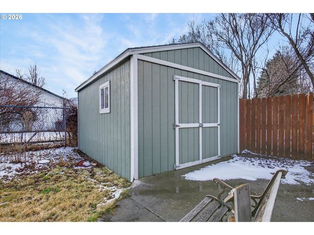 2410 E N Ave, La Grande, OR 97850