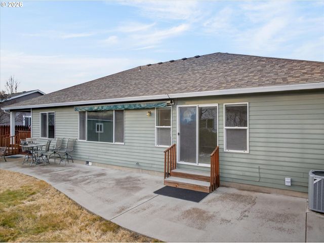 2410 E N Ave, La Grande, OR 97850