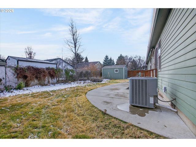 2410 E N Ave, La Grande, OR 97850