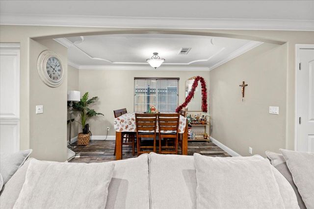 221 S 6th Ave, Oakdale, CA 95361