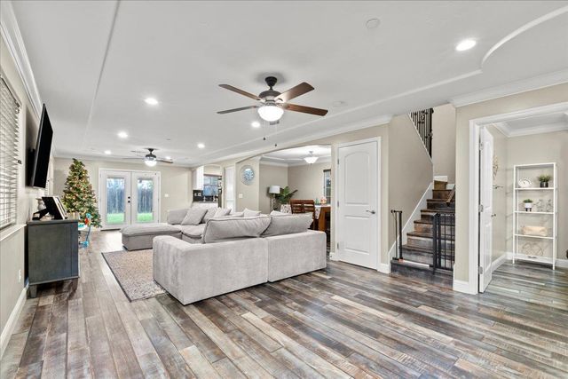 221 S 6th Ave, Oakdale, CA 95361